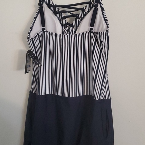 Swimsuit - Picture 2 of 4